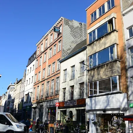 Downtown Spacious 2bdr 2 *