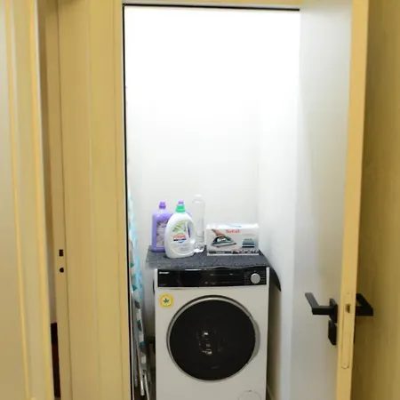 Downtown Spacious 2bdr 2